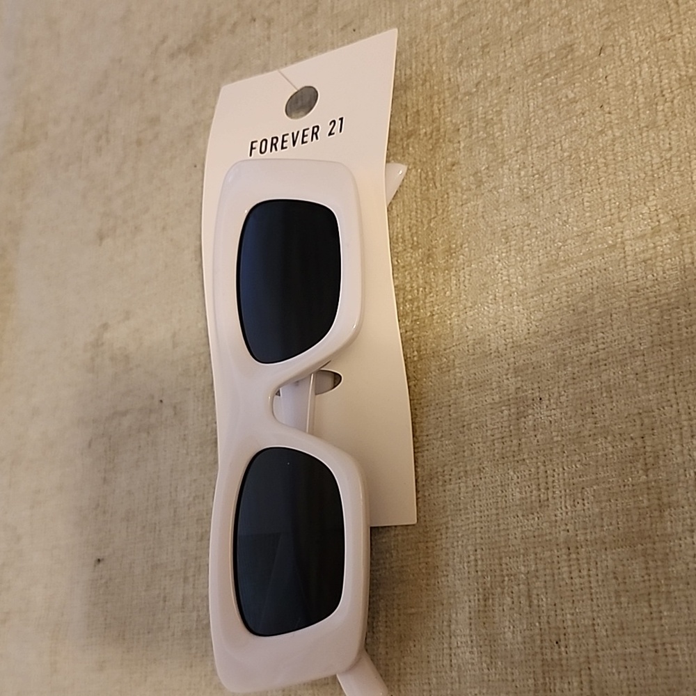 SUNGLASSES - Picture 1 of 2